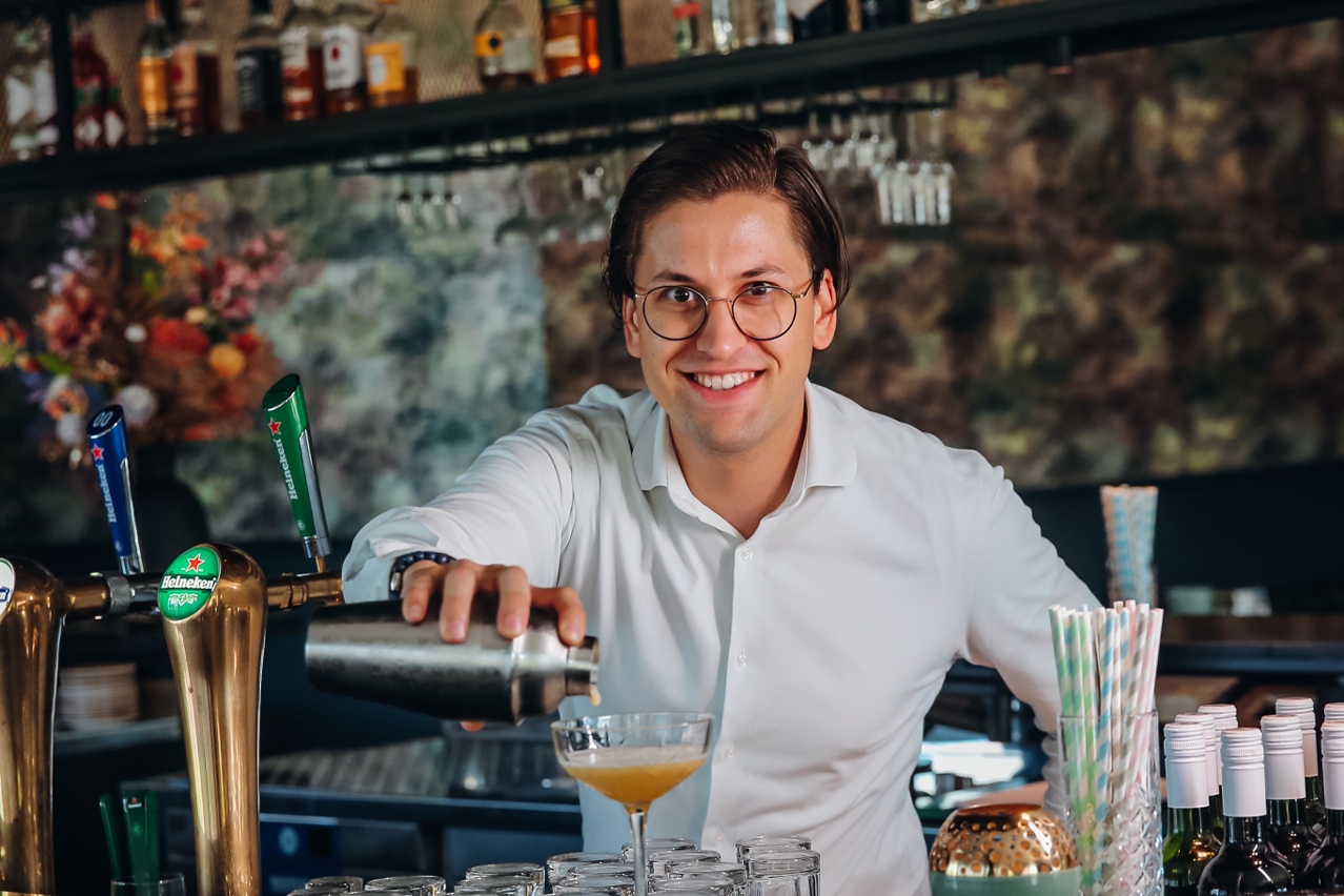 Bartender Rooftop Hotel Schiedam